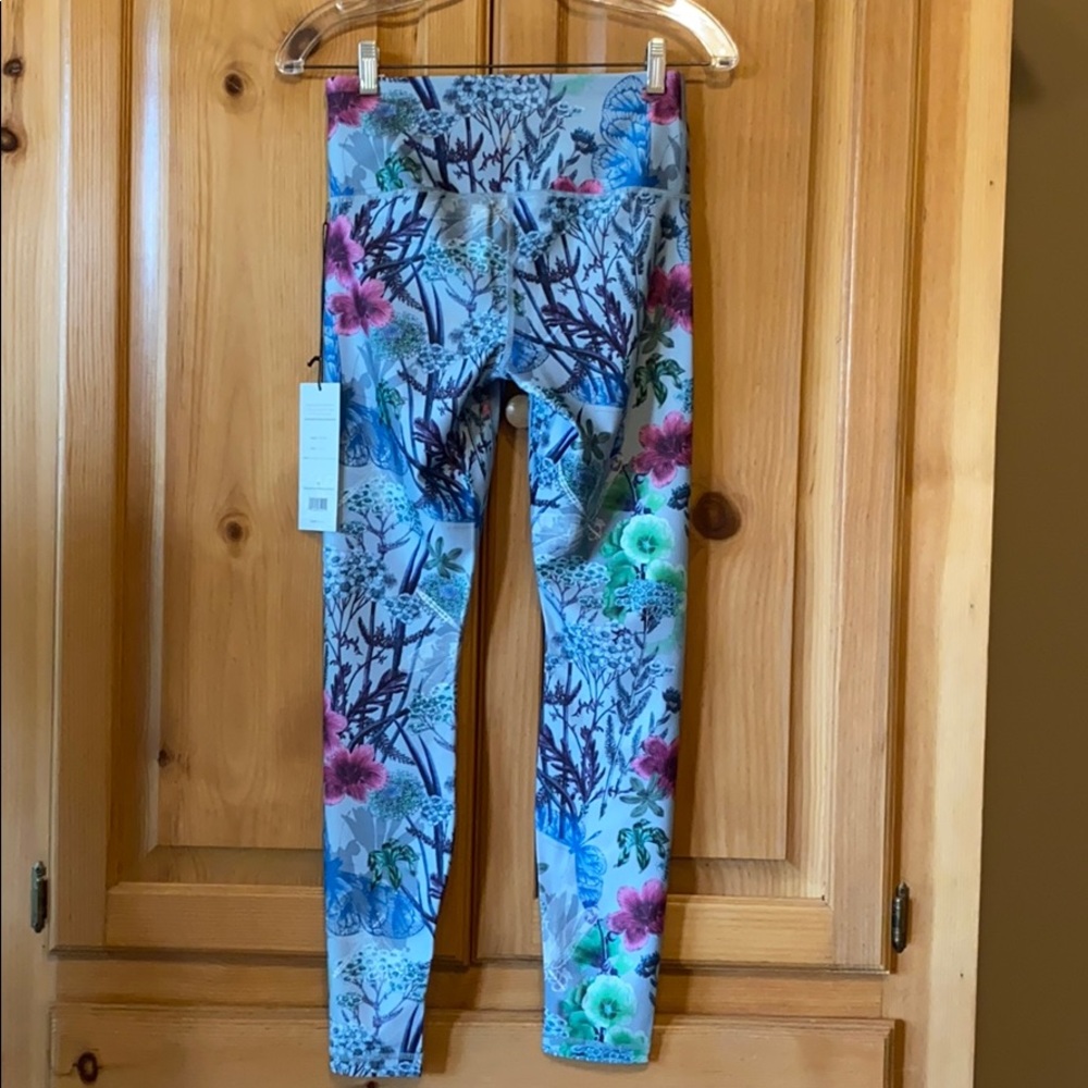 Playground NWT Floral Leggings - S - Picture 4 of 6